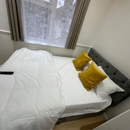 3Rd Studio Flat With Private Toilet And Bathroom Setup For Family Enjoyment 134 Keedonwood Road Bromley Exterior foto