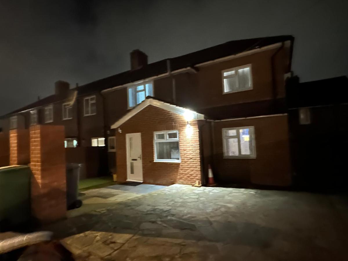 3Rd Studio Flat With Private Toilet And Bathroom Setup For Family Enjoyment 134 Keedonwood Road Bromley Exterior foto