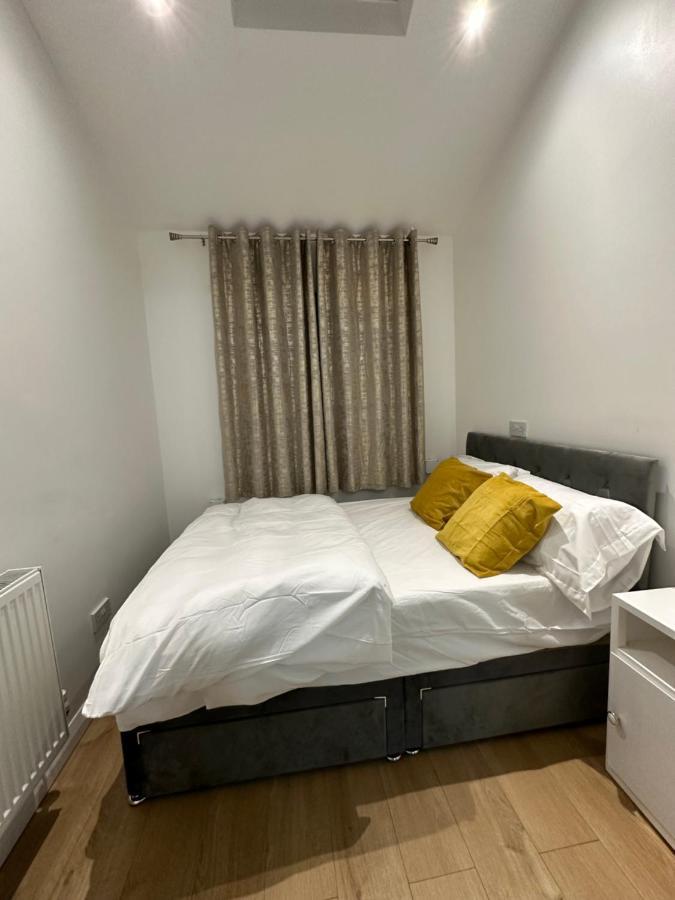 3Rd Studio Flat With Private Toilet And Bathroom Setup For Family Enjoyment 134 Keedonwood Road Bromley Exterior foto