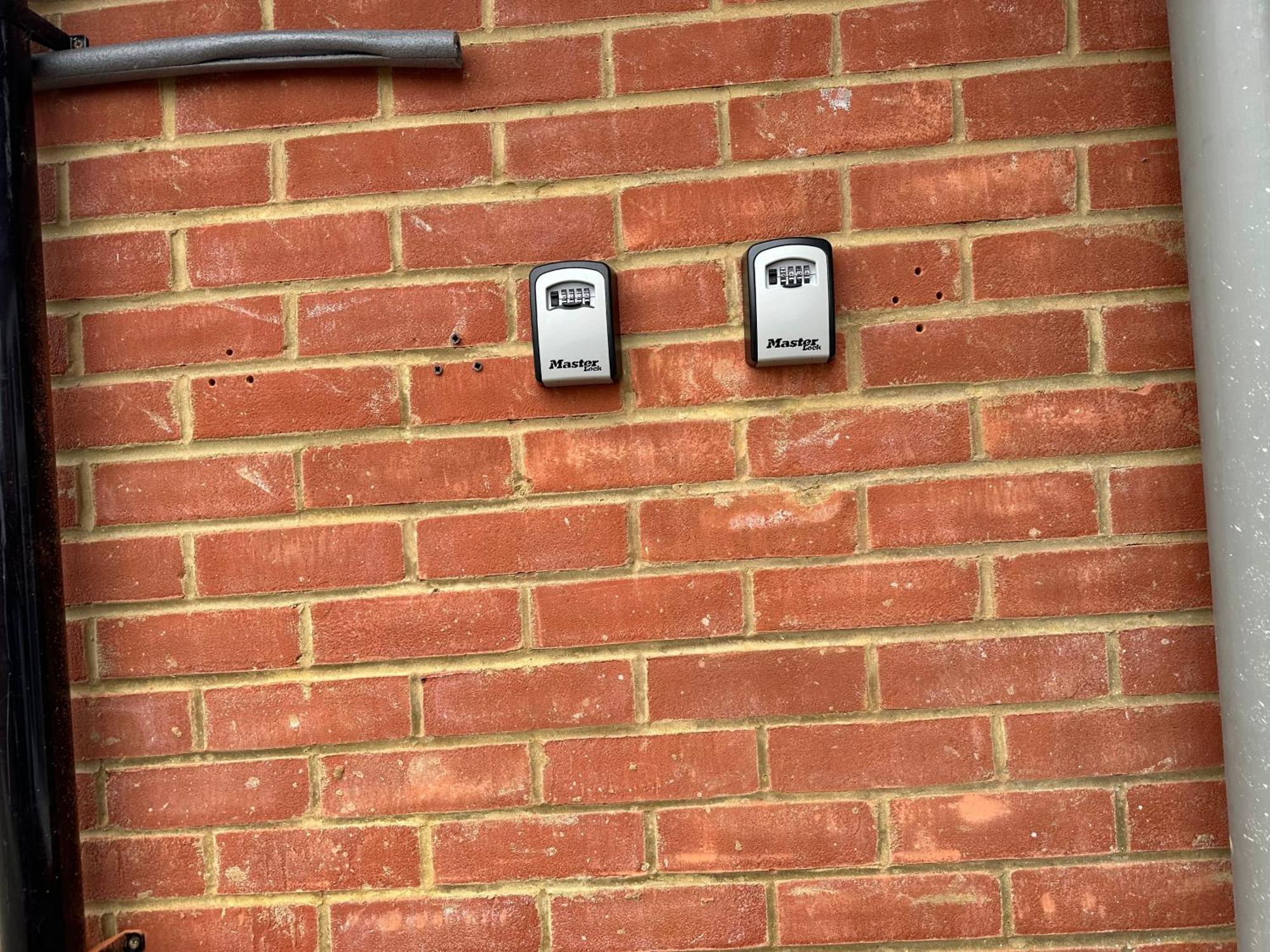3Rd Studio Flat With Private Toilet And Bathroom Setup For Family Enjoyment 134 Keedonwood Road Bromley Exterior foto